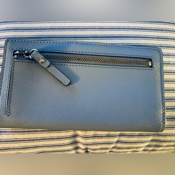 Gently used, beautiful blue Kate Spade wallet🩵🪺💁🏼‍♀️ - Picture 2 of 5